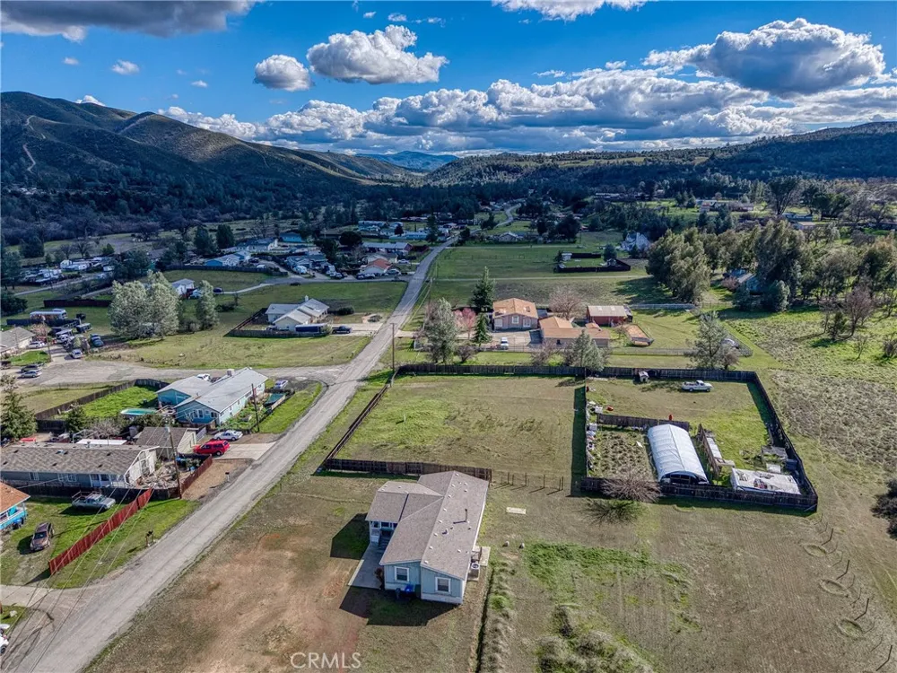 2605 Spring Valley Clearlake Oaks, CA 95423