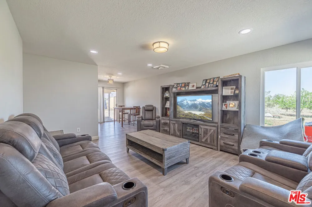 8344 E Avenue S12 Littlerock, CA 93543