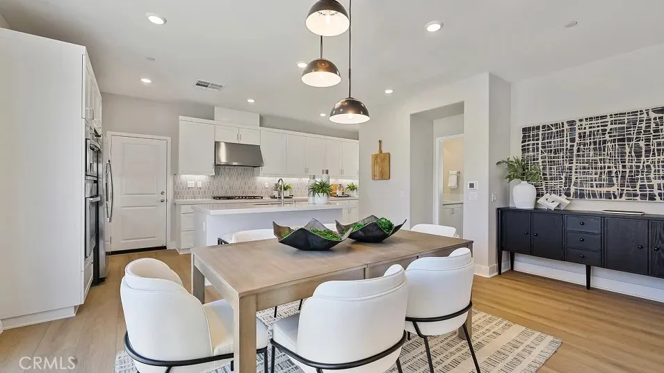 27540 Grand Fir Way Valencia, CA 91381