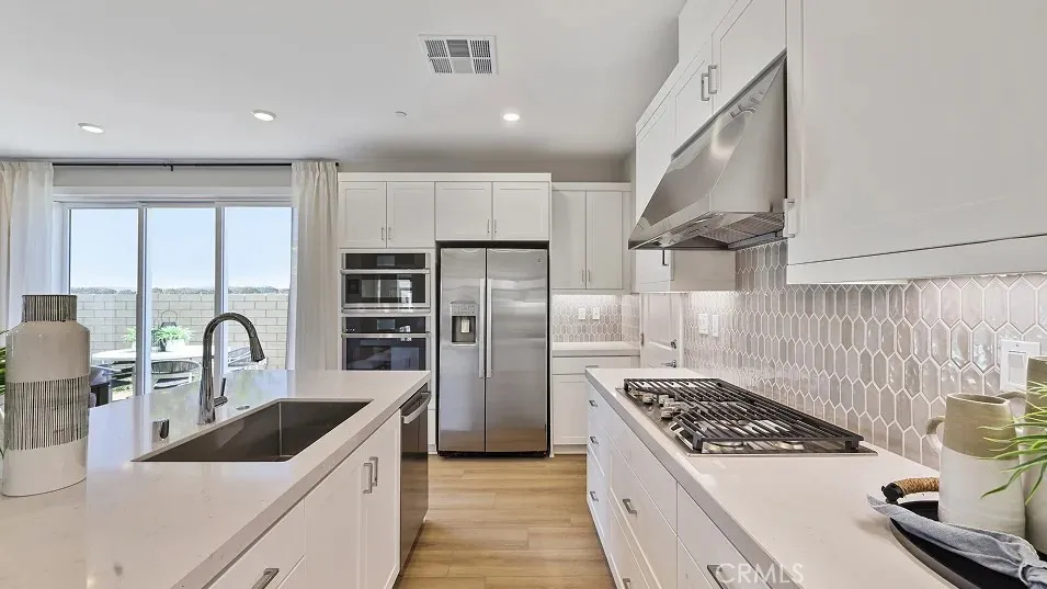 27540 Grand Fir Way Valencia, CA 91381