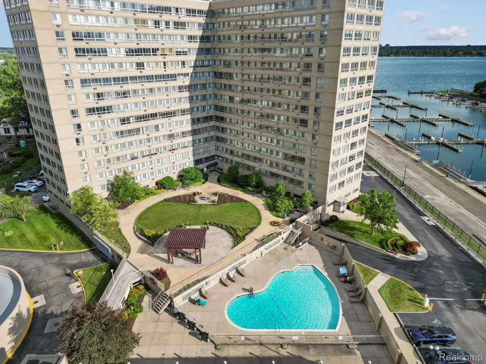 8900 E JEFFERSON AVENUE #1110 Detroit City, MI 48214