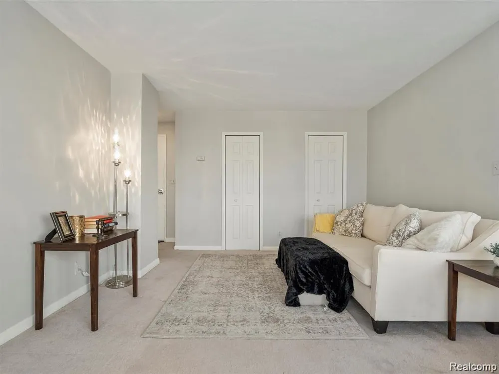 8900 E JEFFERSON AVENUE #1110 Detroit City, MI 48214