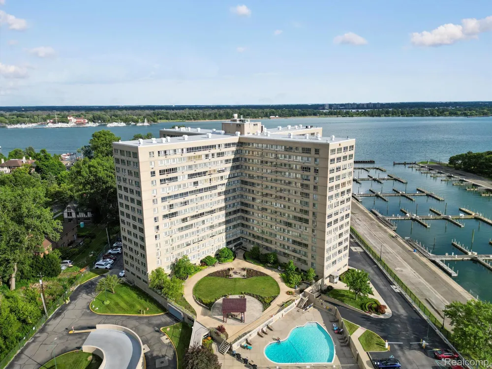 8900 E JEFFERSON AVENUE #1110 Detroit City, MI 48214