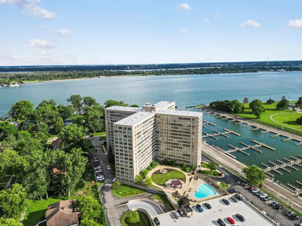 8900 E JEFFERSON AVENUE #1110 Detroit City, MI 48214