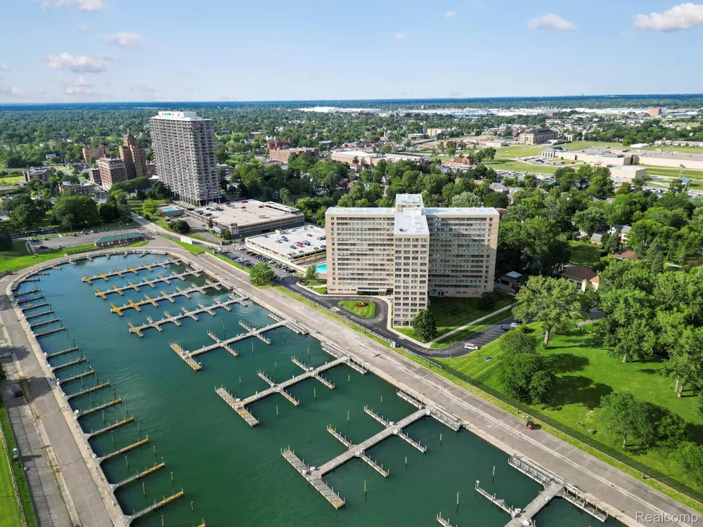 8900 E JEFFERSON AVENUE #1110 Detroit City, MI 48214