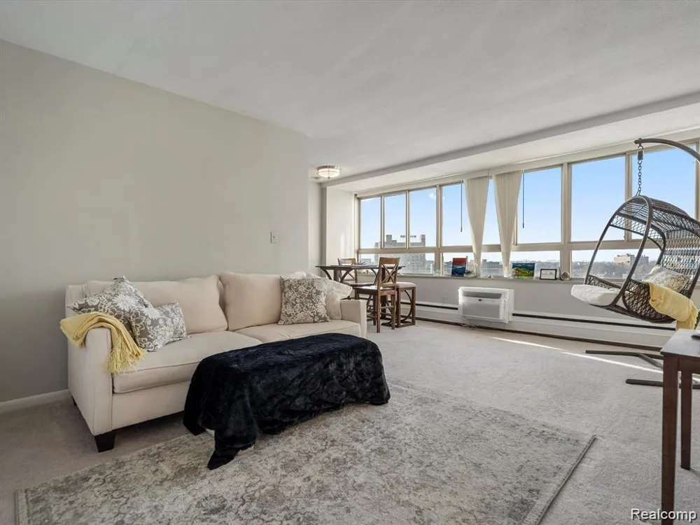 8900 E JEFFERSON AVENUE #1110 Detroit City, MI 48214