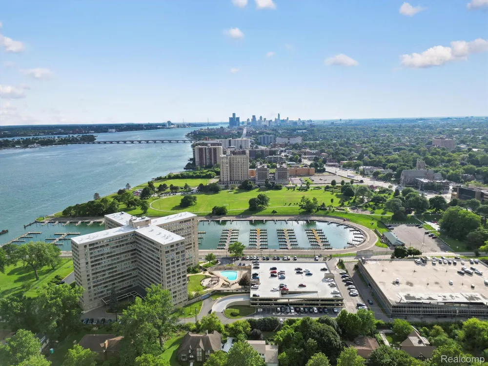 8900 E JEFFERSON AVENUE #1110 Detroit City, MI 48214