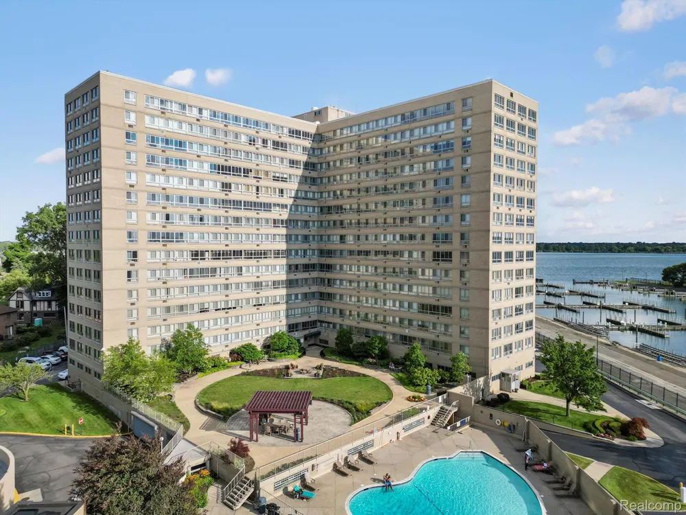 8900 E JEFFERSON AVENUE #1110 Detroit City, MI 48214