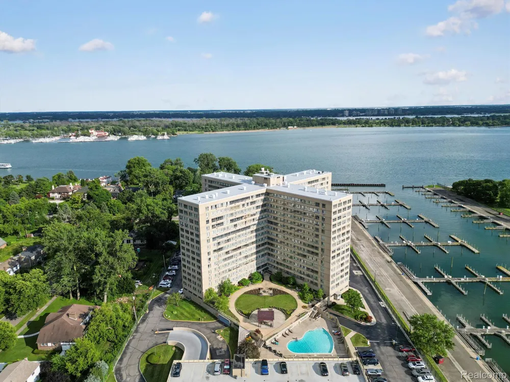 8900 E JEFFERSON AVENUE #1110 Detroit City, MI 48214