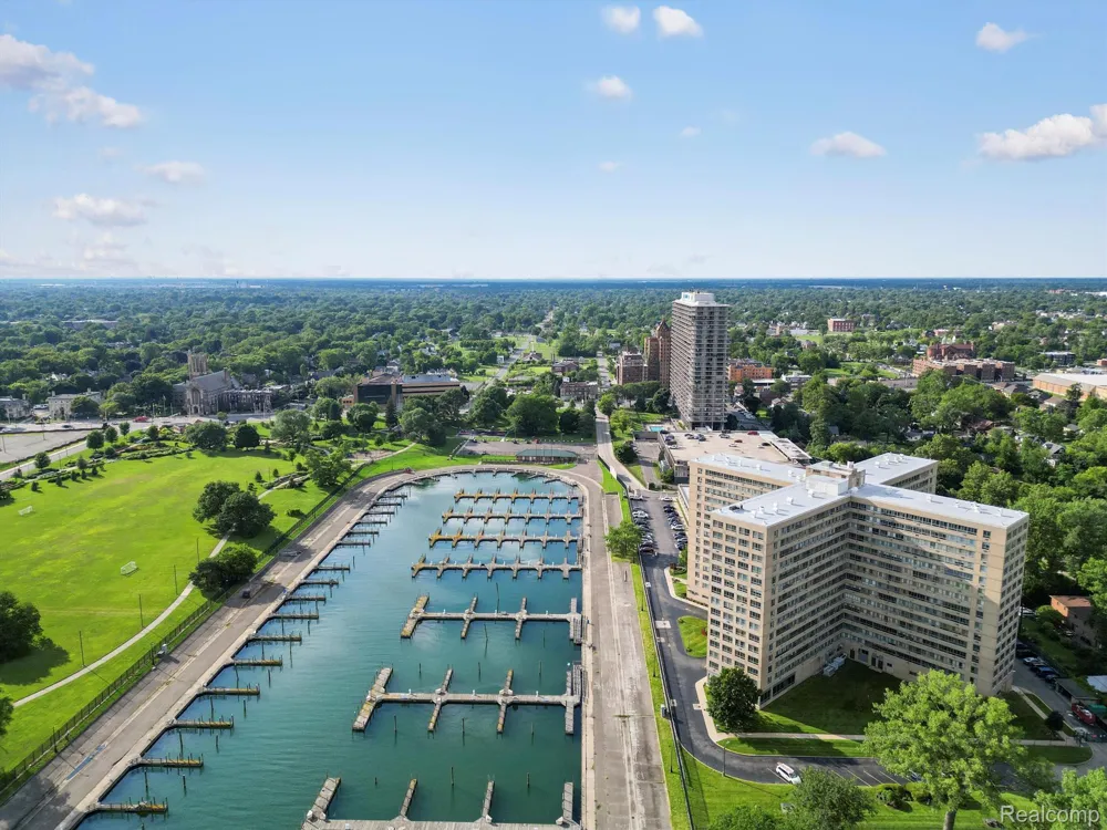 8900 E JEFFERSON AVENUE #1110 Detroit City, MI 48214