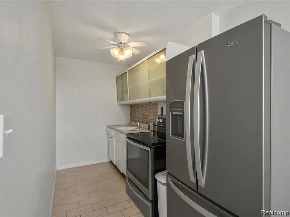 8900 E JEFFERSON AVENUE #1110 Detroit City, MI 48214