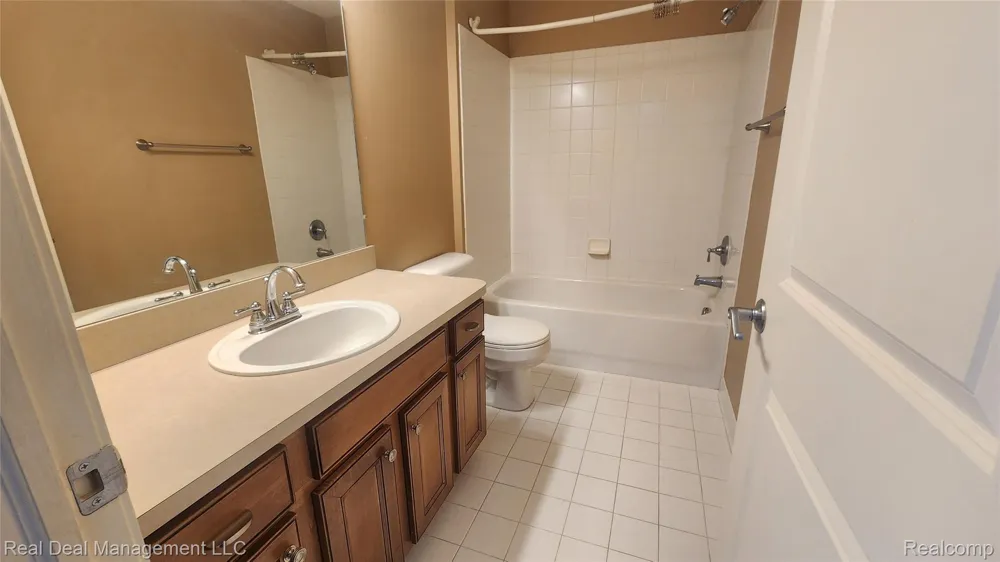 6146 Lone Oak Circle Holly Township, MI 48439