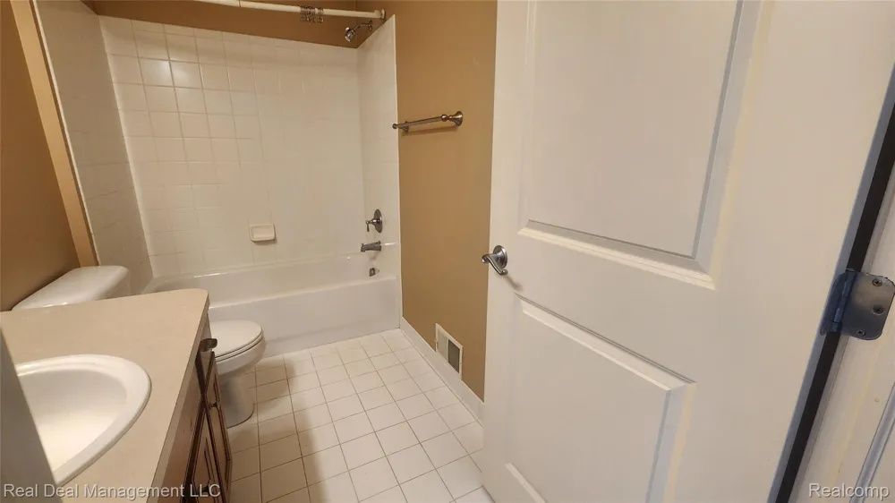 6146 Lone Oak Circle Holly Township, MI 48439