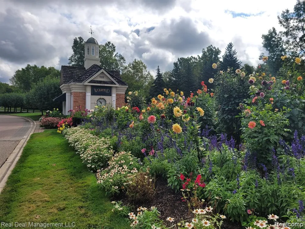 6146 Lone Oak Circle Holly Township, MI 48439