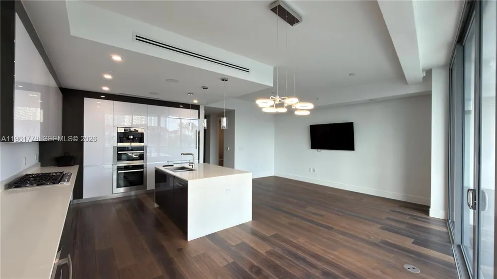 3250 NE 188th St #204 Aventura, FL 33180