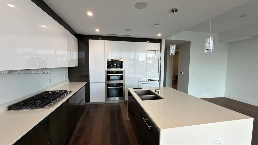 3250 NE 188th St #204 Aventura, FL 33180