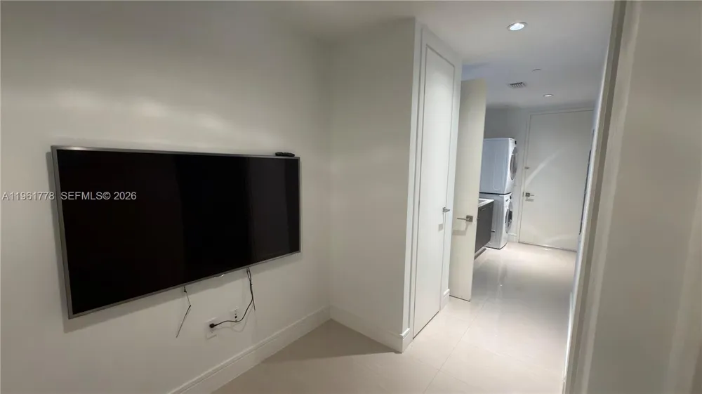 3250 NE 188th St #204 Aventura, FL 33180
