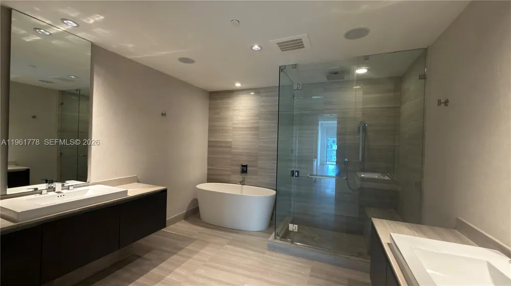 3250 NE 188th St #204 Aventura, FL 33180