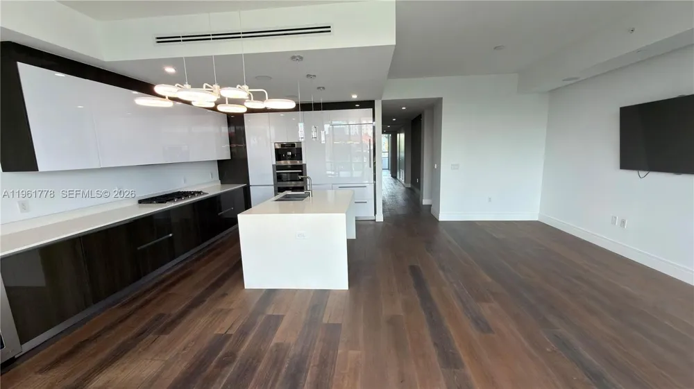 3250 NE 188th St #204 Aventura, FL 33180