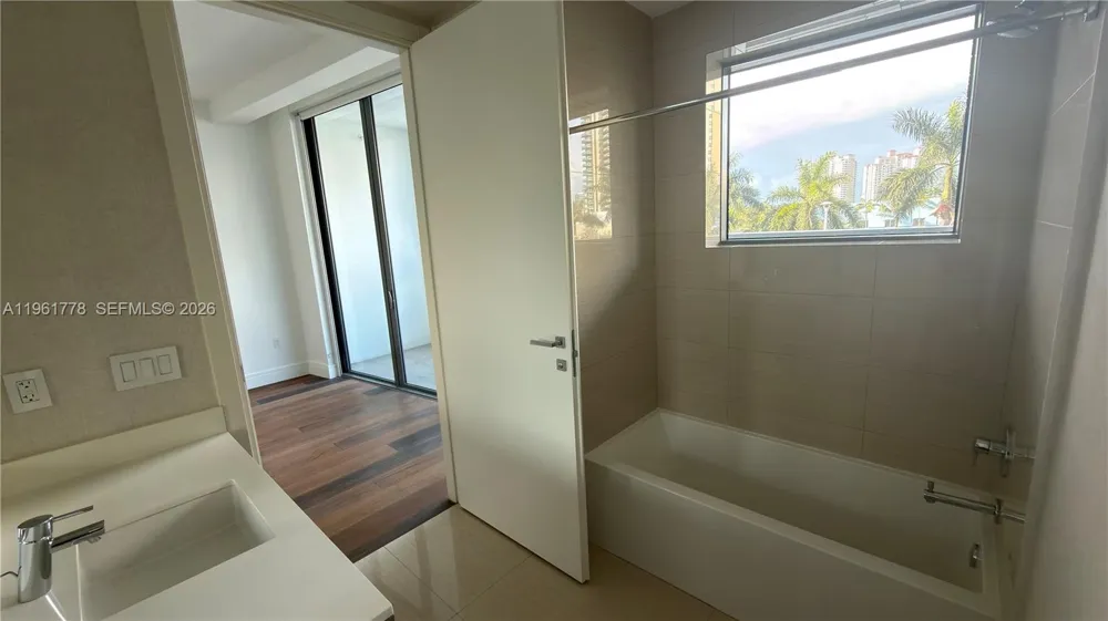 3250 NE 188th St #204 Aventura, FL 33180
