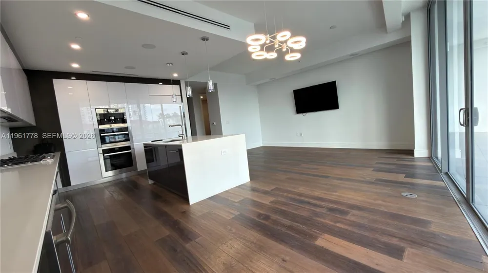 3250 NE 188th St #204 Aventura, FL 33180