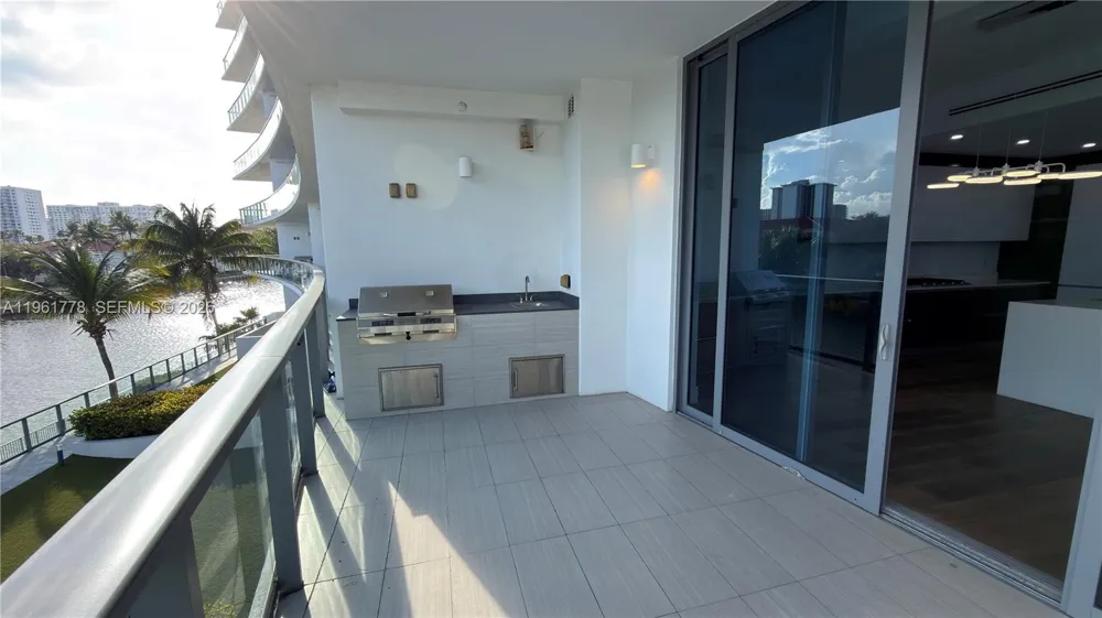 3250 NE 188th St #204 Aventura, FL 33180