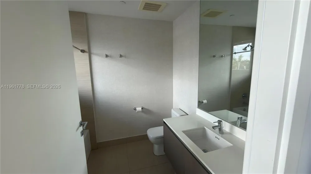 3250 NE 188th St #204 Aventura, FL 33180