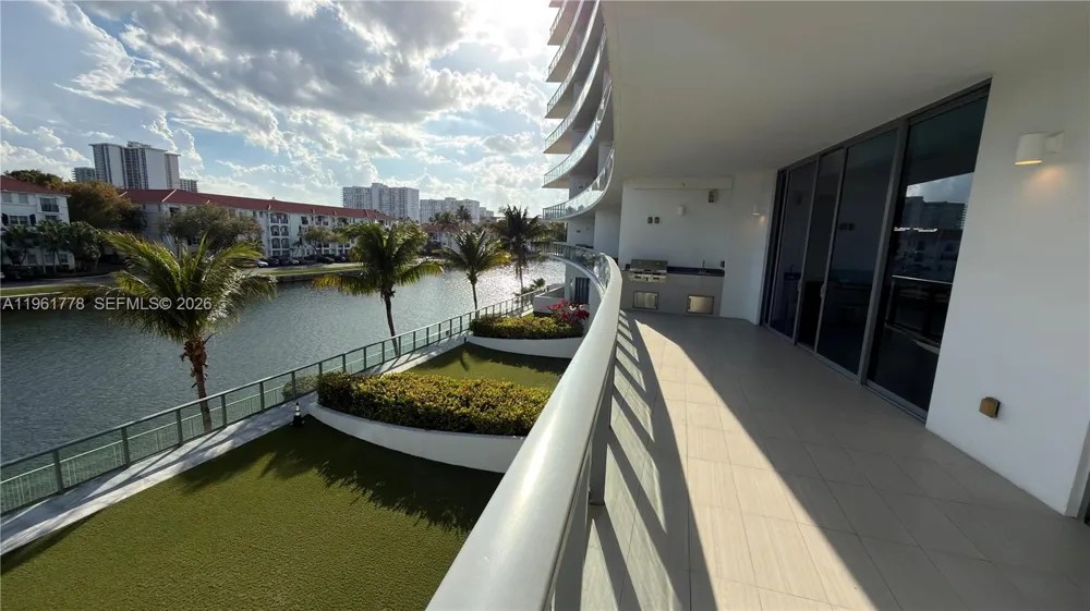 3250 NE 188th St #204 Aventura, FL 33180
