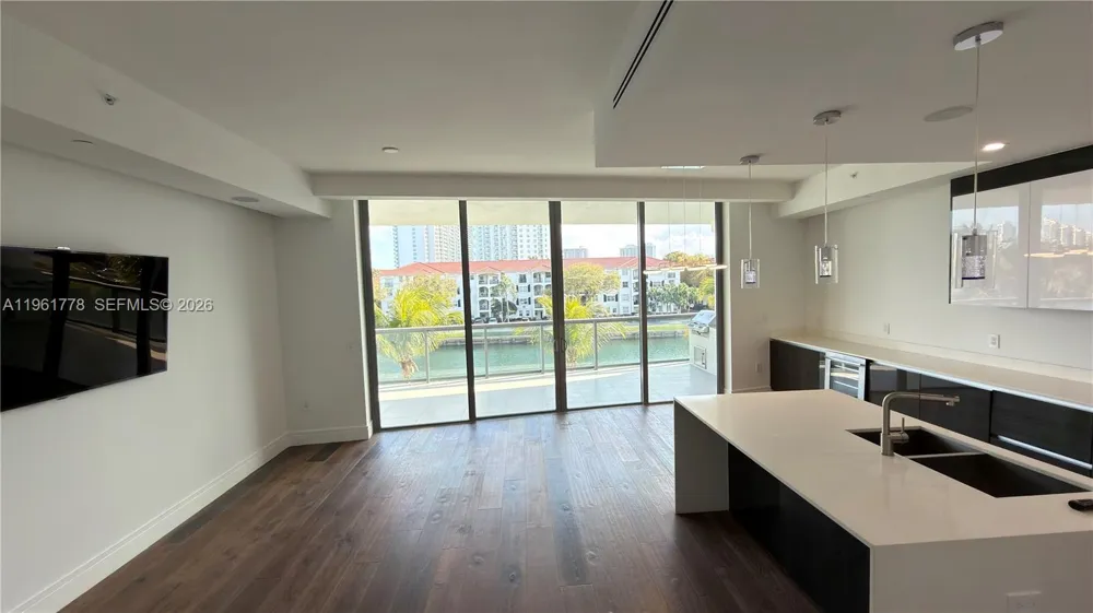 3250 NE 188th St #204 Aventura, FL 33180