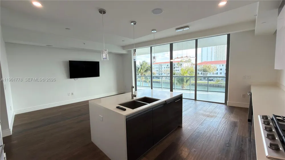 3250 NE 188th St #204 Aventura, FL 33180
