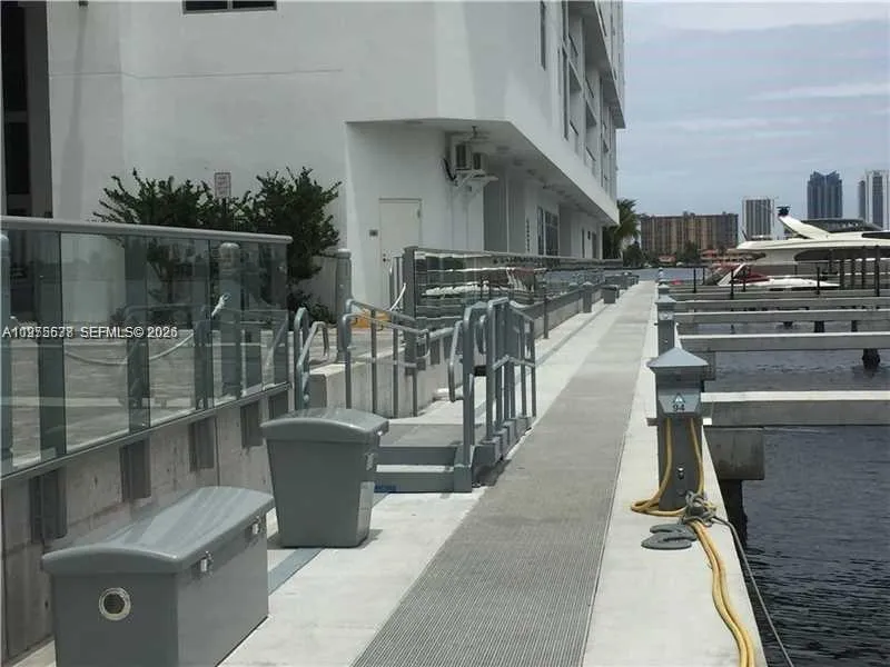 17301 BISCAYNE BLVD#48 North Miami Beach, FL 33160