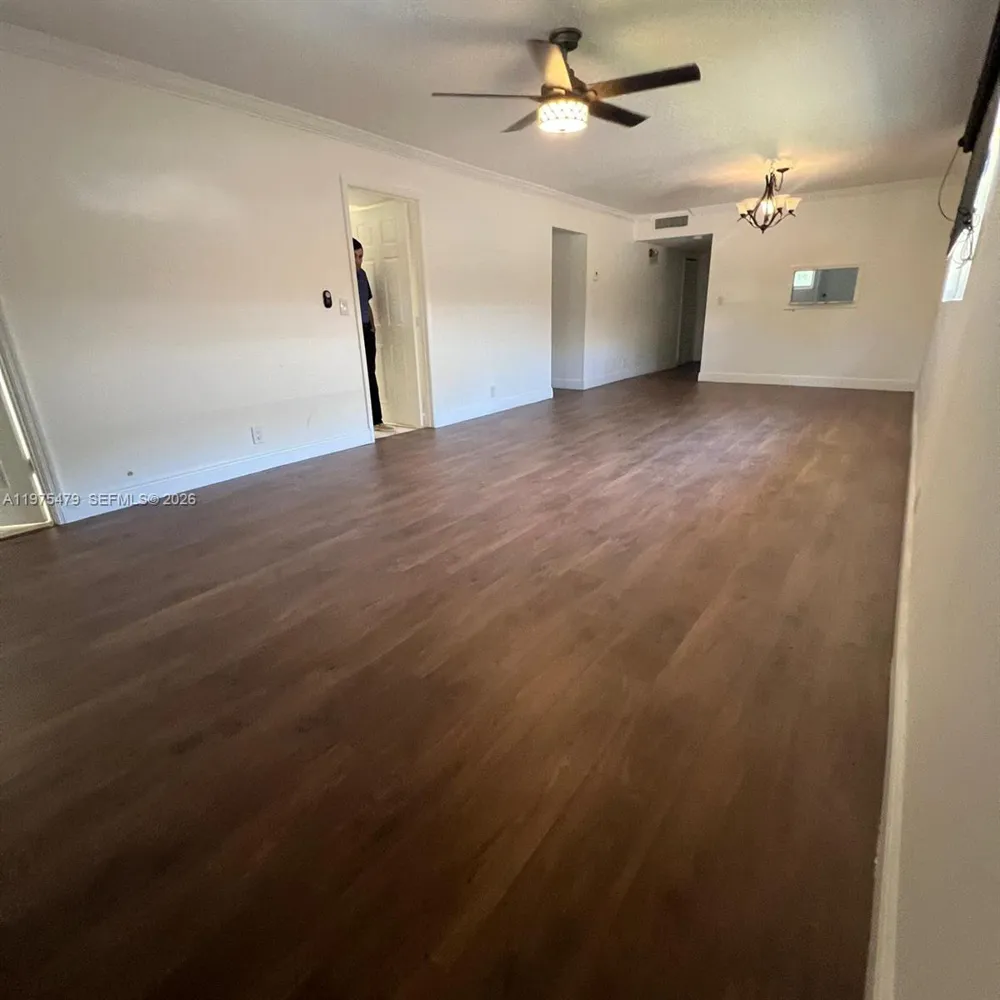 109 SW 1st Ave Hallandale Beach, FL 33009