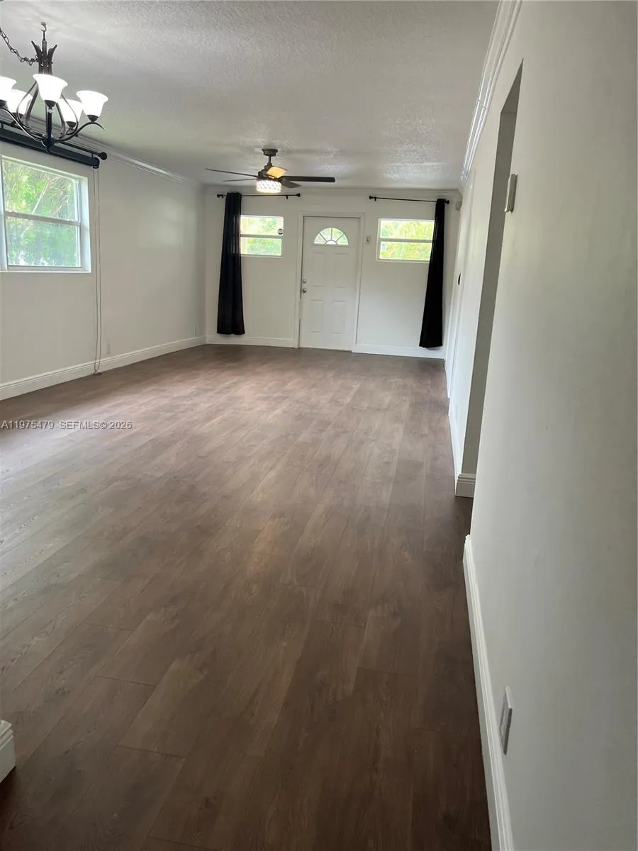 109 SW 1st Ave Hallandale Beach, FL 33009