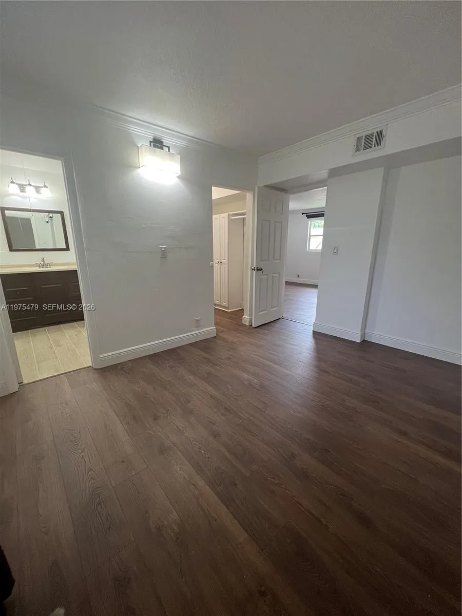 109 SW 1st Ave Hallandale Beach, FL 33009