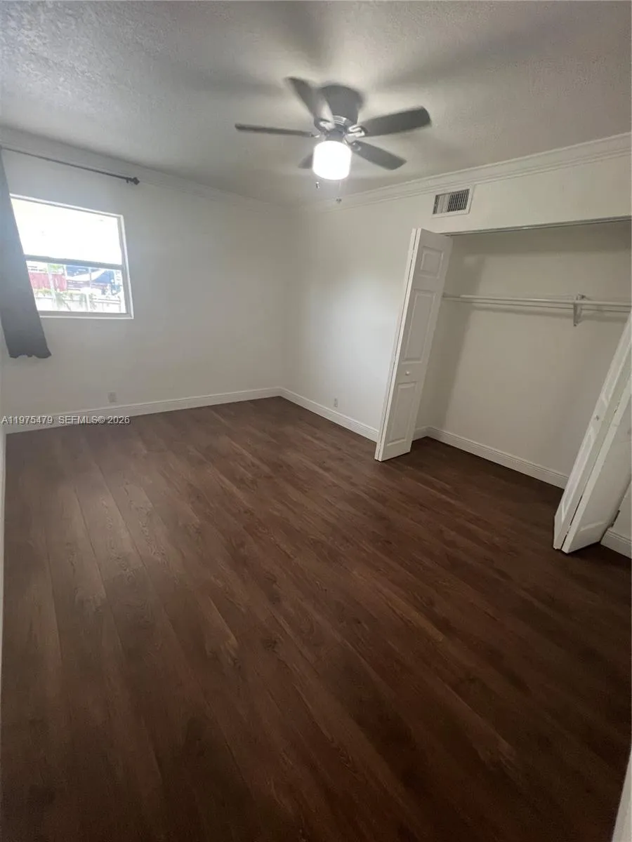 109 SW 1st Ave Hallandale Beach, FL 33009
