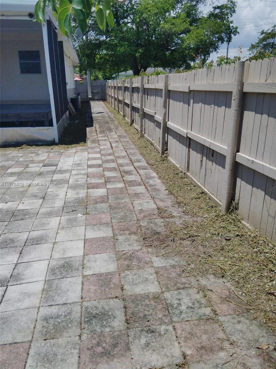 109 SW 1st Ave Hallandale Beach, FL 33009