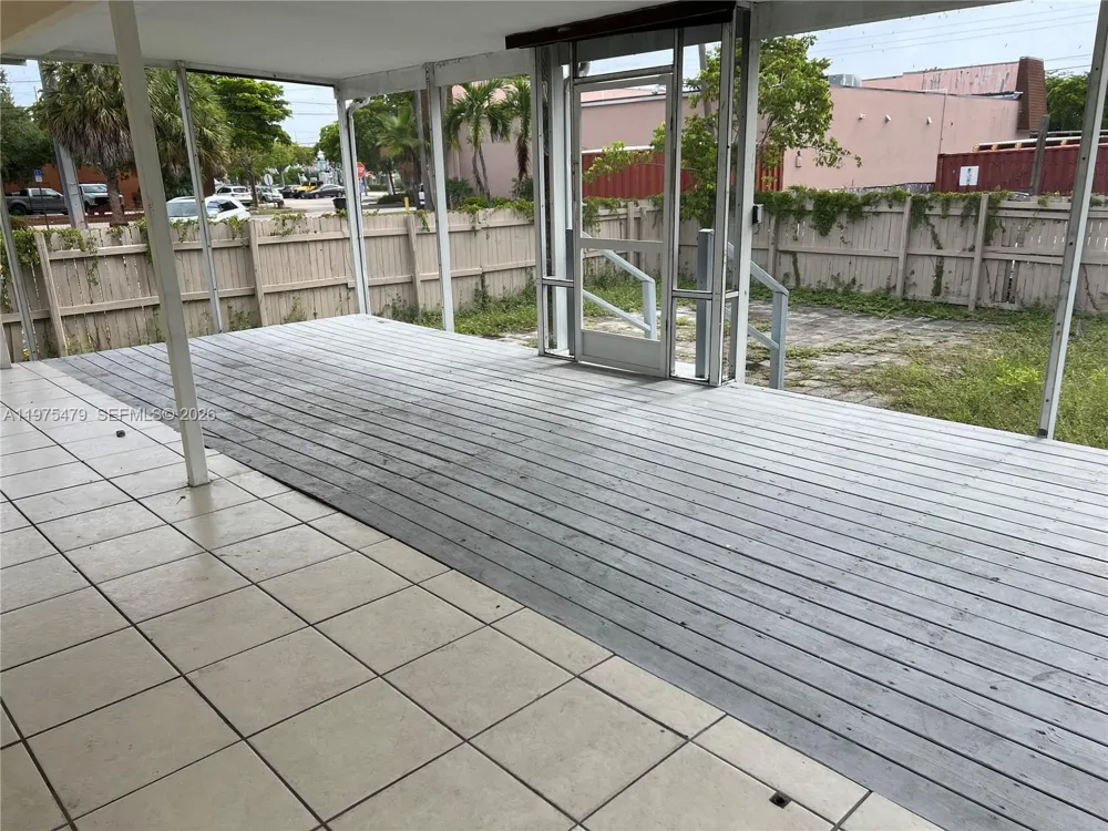 109 SW 1st Ave Hallandale Beach, FL 33009