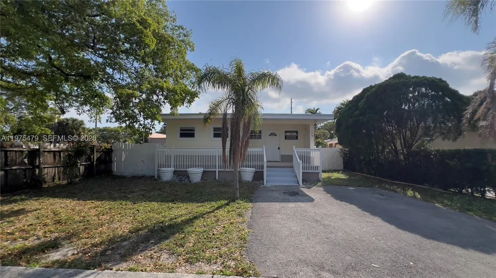 109 SW 1st Ave Hallandale Beach, FL 33009