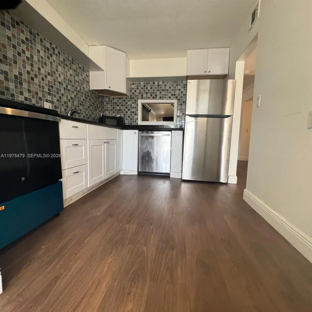 109 SW 1st Ave Hallandale Beach, FL 33009