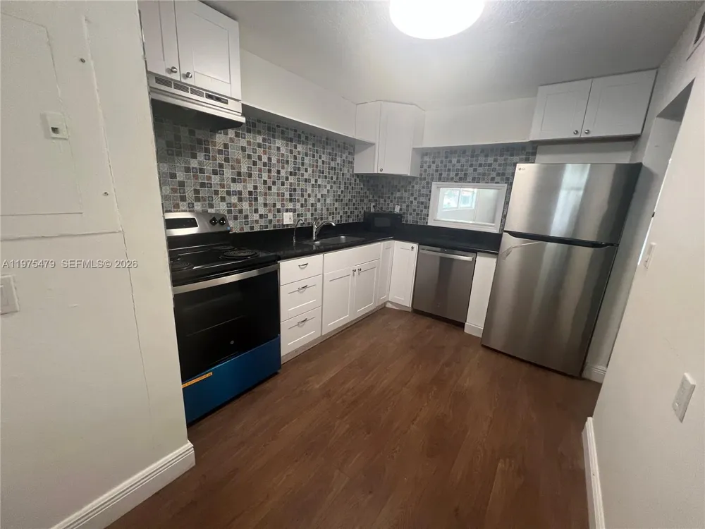 109 SW 1st Ave Hallandale Beach, FL 33009