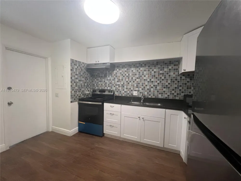 109 SW 1st Ave Hallandale Beach, FL 33009