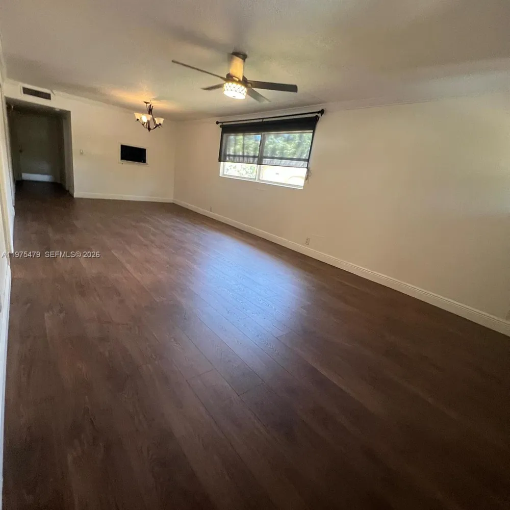 109 SW 1st Ave Hallandale Beach, FL 33009