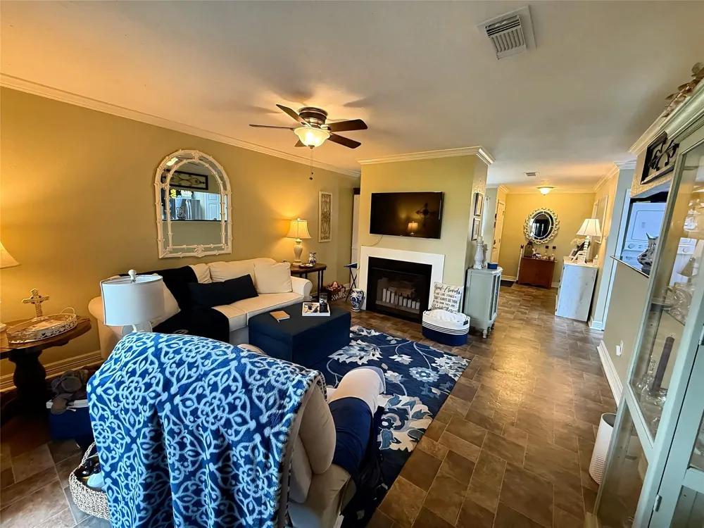 418 Garland Drive #120 Lake Jackson, TX 77566