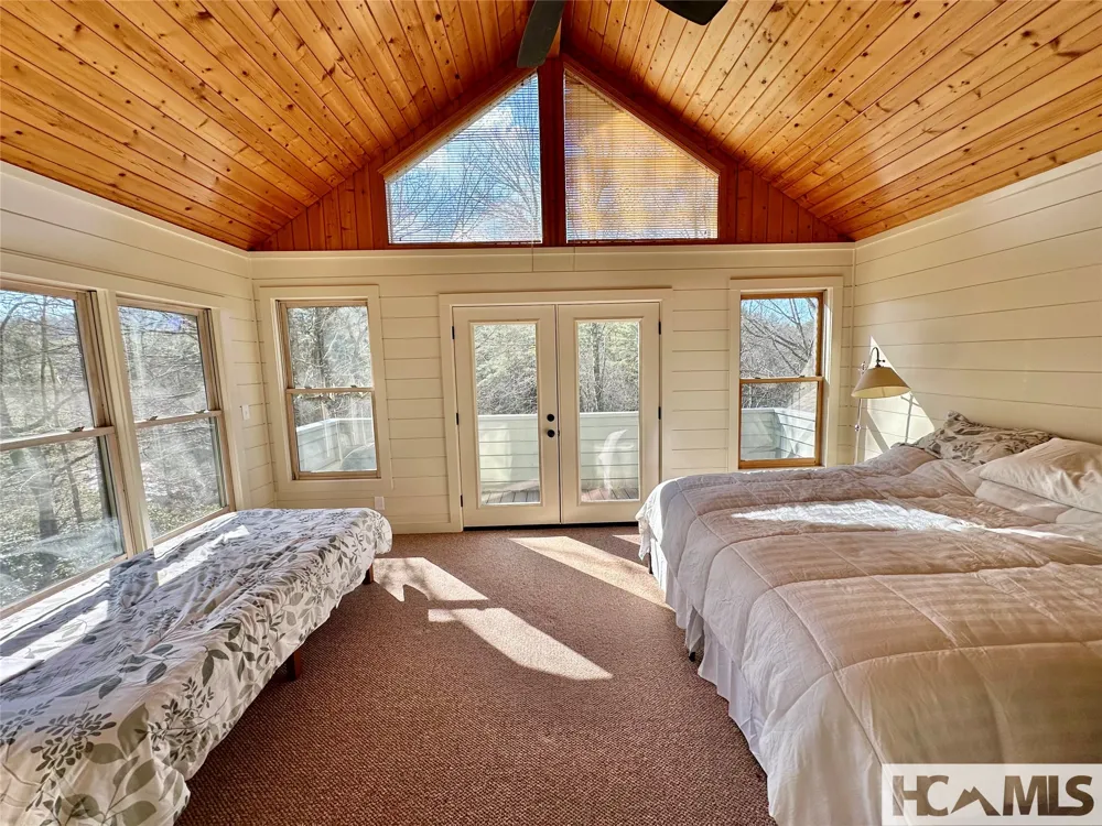 940 Winding Creek Road Sapphire, NC 28774