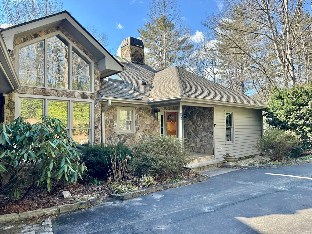 940 Winding Creek Road Sapphire, NC 28774