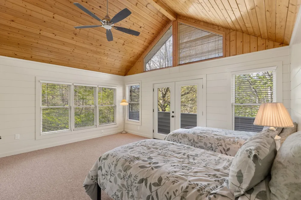 940 Winding Creek Road Sapphire, NC 28774
