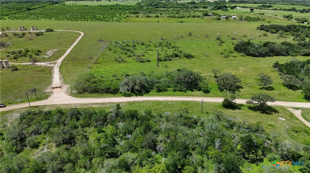 752 Lassman Road Goliad, TX 77963