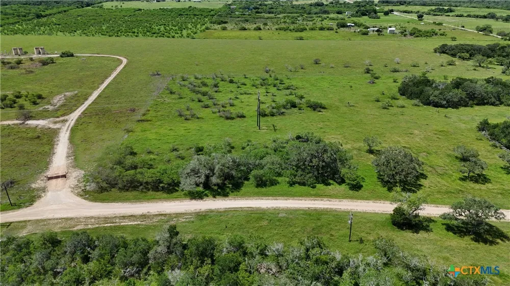 752 Lassman Road Goliad, TX 77963