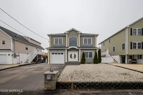 27 W Mohawk Drive