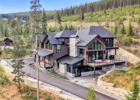 135 Hamilton Court